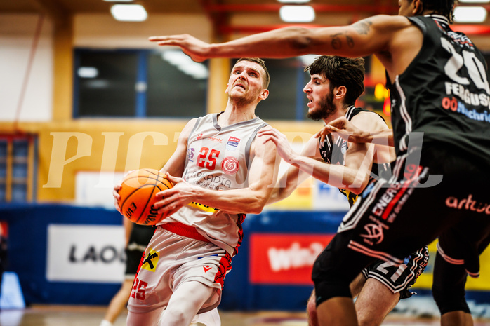 Basketball, win2day Basketball Superliga 2023/24, Grunddurchgang 21.Runde, Traiskirchen Lions, Flyers Wels, Edgars Lasenbergs (25)