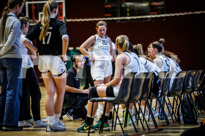 Basketball, Win2Day Basketball Damen Superliga 2023/24, Grunddurchgang 12.Runde, Basket Flames, DBB LZ OÖ, Hirbod Mahdavi (Head Coach)