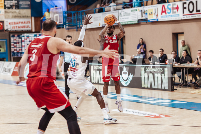 Basketball, Basketball Superliga 2023/24, Qualifikationsrunde 1., Oberwart Gunners, BC Vienna, Munis Tutu (10), Demarkus Stuckey Jr. (42)