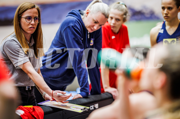 Basketball, Win2Day Basketball Damen Superliga 2023/24, Grunddurchgang 14.Runde, Vienna Timberwolves, SKN St. Pölten, Lana Petrovic (Head Coach)