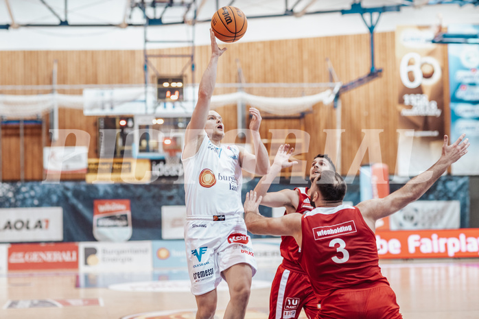 Basketball, Basketball Superliga 2023/24, Qualifikationsrunde 1., Oberwart Gunners, BC Vienna, Sebastian Kaeferle (7), Bogic Vujosevic (5), Jozo Rados (3)