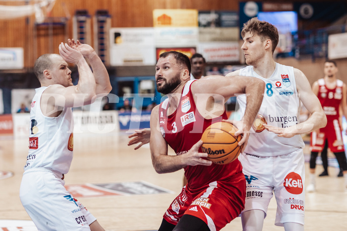 Basketball, Basketball Superliga 2023/24, Qualifikationsrunde 1., Oberwart Gunners, BC Vienna, Sebastian Kaeferle (7), Jozo Rados (3), Florian Koeppel (8)