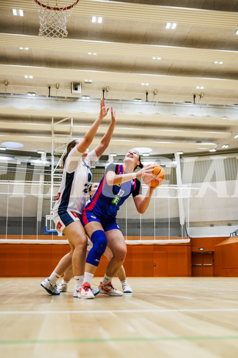 Basketball, Win2Day Basketball Damen Superliga 2024/25, Grunddurchgang 10.Runde, Vienna Timberwolves, UBSC DBBC Graz, Gloria Niknejad (22), Ajla Meskic (10)