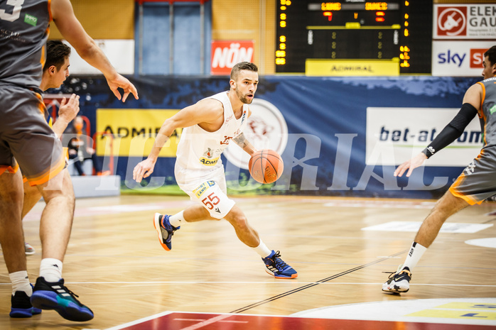Basketball, bet-at-home Basketball Superliga 2021/22, Grunddurchgang18.Runde, Traiskirchen Lions, Klosterneuburg Dukes, Oscar Schmit (55)