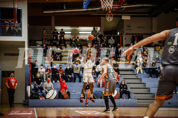 Basketball, bet-at-home Basketball Superliga 2021/22, Grunddurchgang18.Runde, Traiskirchen Lions, Klosterneuburg Dukes, Karl William Gamble Jr. (8)