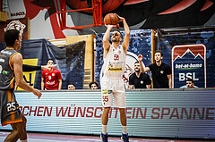 Basketball, bet-at-home Basketball Superliga 2021/22, Grunddurchgang18.Runde, Traiskirchen Lions, Klosterneuburg Dukes, Oscar Schmit (55)