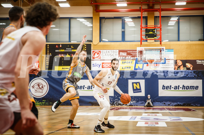 Basketball, bet-at-home Basketball Superliga 2021/22, Grunddurchgang18.Runde, Traiskirchen Lions, Klosterneuburg Dukes, Aaron Michael Falzon (13)