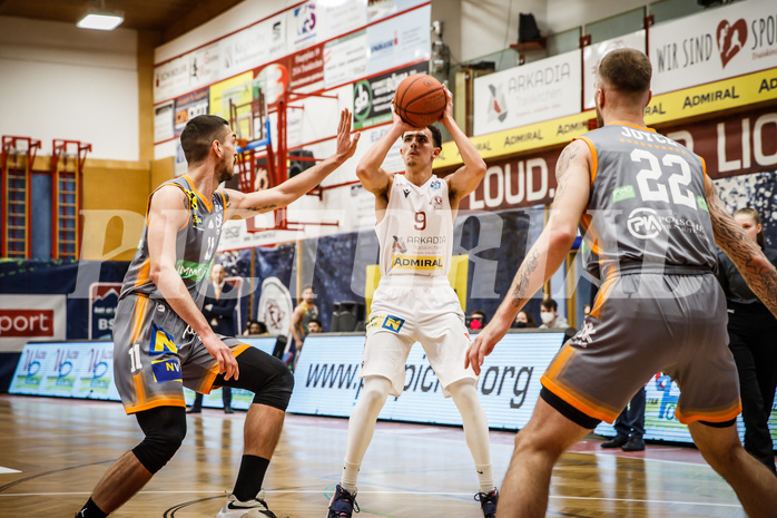 Basketball, bet-at-home Basketball Superliga 2021/22, Grunddurchgang18.Runde, Traiskirchen Lions, Klosterneuburg Dukes, Lukas Hahn (9)