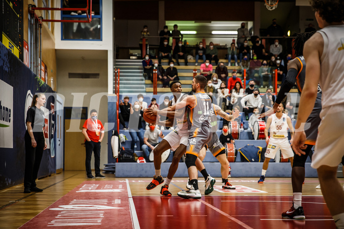 Basketball, bet-at-home Basketball Superliga 2021/22, Grunddurchgang18.Runde, Traiskirchen Lions, Klosterneuburg Dukes, Karl William Gamble Jr. (8)