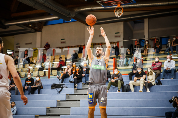 Basketball, bet-at-home Basketball Superliga 2021/22, Grunddurchgang18.Runde, Traiskirchen Lions, Klosterneuburg Dukes, Edin Bavcic (13)