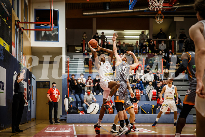 Basketball, bet-at-home Basketball Superliga 2021/22, Grunddurchgang18.Runde, Traiskirchen Lions, Klosterneuburg Dukes, Karl William Gamble Jr. (8)