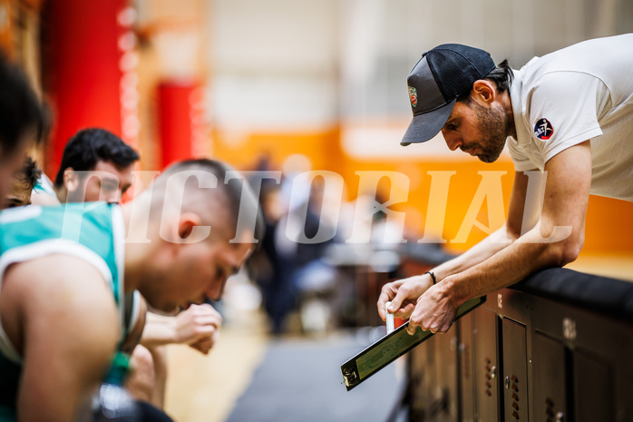 Basketball, Basketball Zweite Liga 2024/25, Grunddurchgang 14.Runde, Vienna Timberwolves, KOS Celovec, Dalibor Cevriz (Head Coach)