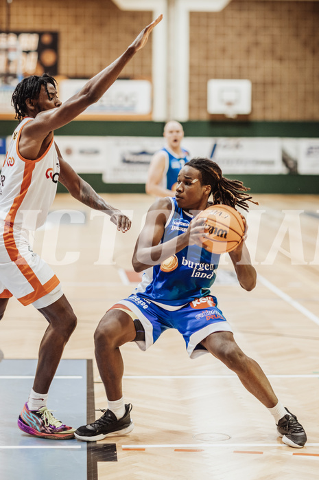 Basketball, Basketball Superliga 2023/24, Grundduchgang 2.Runde, Fürstenfeld Panthers, Oberwart Gunners, Dylan Causwell (8), James Graham (11)