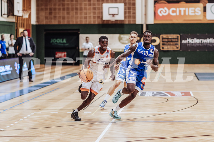 Basketball, Basketball Superliga 2023/24, Grundduchgang 2.Runde, Fürstenfeld Panthers, Oberwart Gunners, Kevin Hunt (4), Trevion Lamar (10)