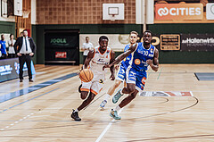 Basketball, Basketball Superliga 2023/24, Grundduchgang 2.Runde, Fürstenfeld Panthers, Oberwart Gunners, Kevin Hunt (4), Trevion Lamar (10)