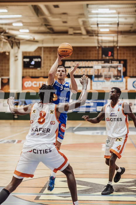 Basketball, Basketball Superliga 2023/24, Grundduchgang 2.Runde, Fürstenfeld Panthers, Oberwart Gunners, Dylan Causwell (8), Edi Patekar (9), Kevin Hunt (4)