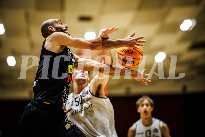 Basketball, Basketball Zweite Liga 2023/24, Grunddurchgang 1.Runde, Basket Flames, Mattersburg Rocks, Dominik Alturban (6), Vincent Balau (50)