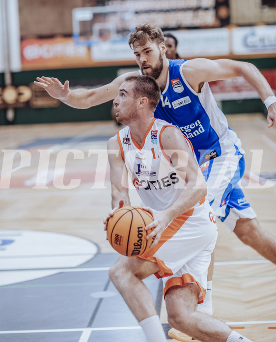 Basketball, Basketball Superliga 2023/24, Grundduchgang 2.Runde, Fürstenfeld Panthers, Oberwart Gunners, Daniel Köppel (14), Nikica Nikolic (11)