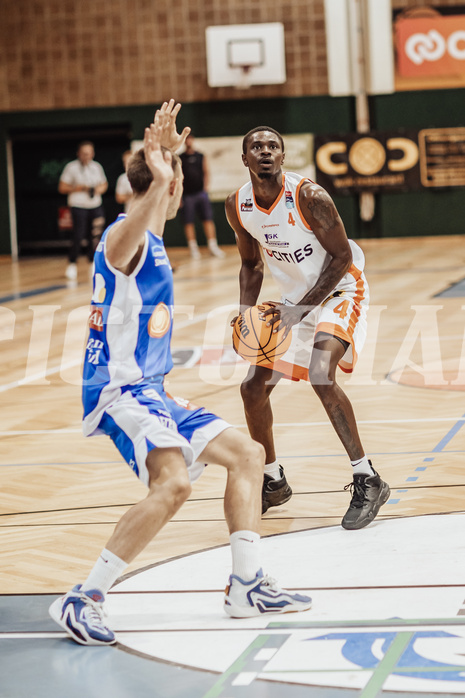 Basketball, Basketball Superliga 2023/24, Grundduchgang 2.Runde, Fürstenfeld Panthers, Oberwart Gunners, Kevin Hunt (4)