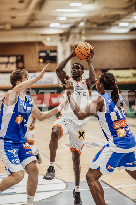 Basketball, Basketball Superliga 2023/24, Grundduchgang 2.Runde, Fürstenfeld Panthers, Oberwart Gunners, Daniel Köppel (14), Kevin Hunt (4), James Graham (11)