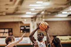 Basketball, Basketball Superliga 2023/24, Grundduchgang 2.Runde, Fürstenfeld Panthers, Oberwart Gunners, Daniel Köppel (14), Kevin Hunt (4), James Graham (11)