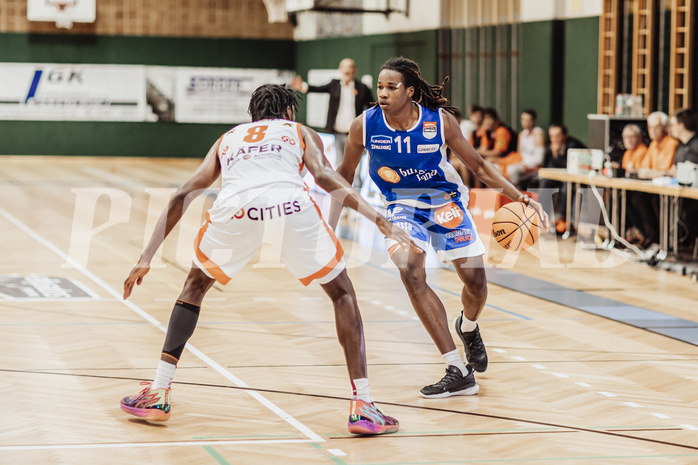 Basketball, Basketball Superliga 2023/24, Grundduchgang 2.Runde, Fürstenfeld Panthers, Oberwart Gunners, Dylan Causwell (8), James Graham (11)