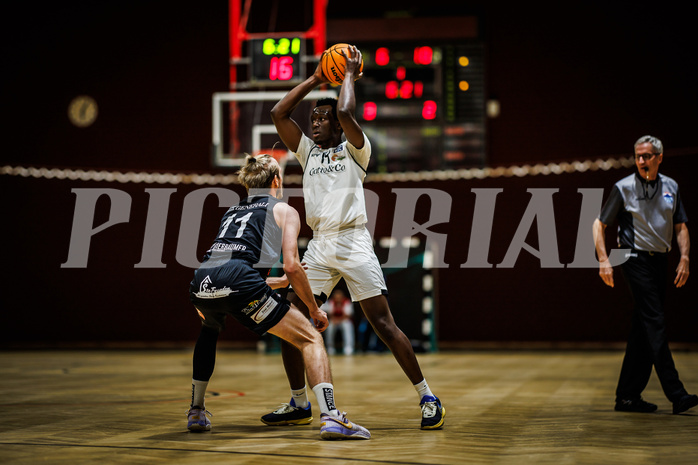 Basketball, Basketball Zweite Liga 2023/24, Grunddurchgang 1.Runde, Basket Flames, Mattersburg Rocks, Kingsley Fobi (14)