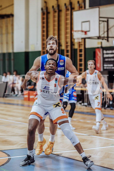 Basketball, Basketball Superliga 2023/24, Grundduchgang 2.Runde, Fürstenfeld Panthers, Oberwart Gunners, Daniel Köppel (14), Alonzo Campbell (9)