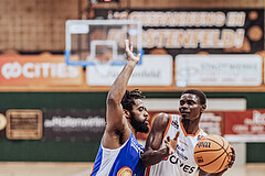 Basketball, Basketball Superliga 2023/24, Grundduchgang 2.Runde, Fürstenfeld Panthers, Oberwart Gunners, Kris Monroe (13), Kevin Hunt (4)