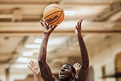 Basketball, Basketball Superliga 2023/24, Grundduchgang 2.Runde, Fürstenfeld Panthers, Oberwart Gunners, Trevion Lamar (10)