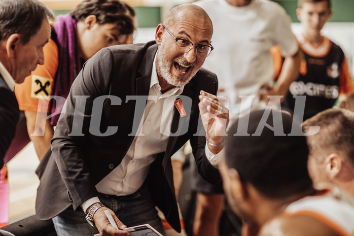Basketball, Basketball Superliga 2023/24, Grundduchgang 2.Runde, Fürstenfeld Panthers, Oberwart Gunners, Flavio Priulla (Head Coach)