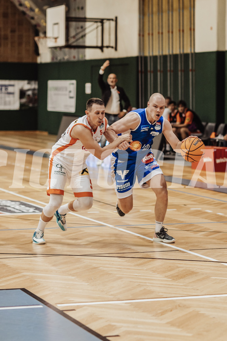 Basketball, Basketball Superliga 2023/24, Grundduchgang 2.Runde, Fürstenfeld Panthers, Oberwart Gunners, Mirza Manjgo (5), Sebastian Käferle (7)