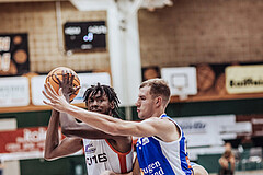 Basketball, Basketball Superliga 2023/24, Grundduchgang 2.Runde, Fürstenfeld Panthers, Oberwart Gunners, Dylan Causwell (8), Edi Patekar (9)