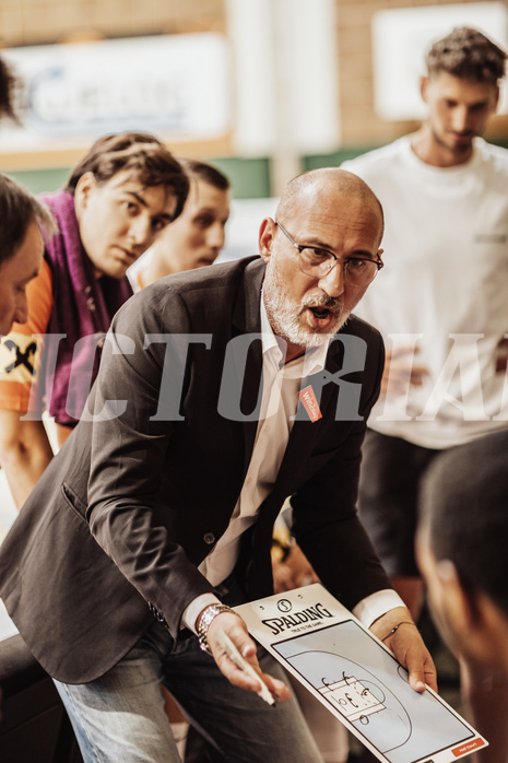 Basketball, Basketball Superliga 2023/24, Grundduchgang 2.Runde, Fürstenfeld Panthers, Oberwart Gunners, Flavio Priulla (Head Coach)