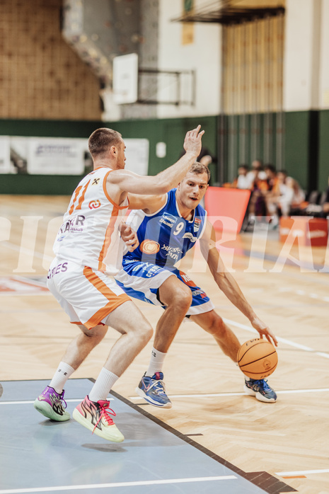 Basketball, Basketball Superliga 2023/24, Grundduchgang 2.Runde, Fürstenfeld Panthers, Oberwart Gunners, Nikica Nikolic (11), Edi Patekar (9)