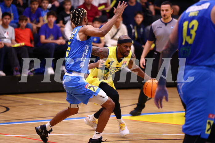 08.10.2023, Graz, Raiffeisen Sportpark Graz, Basketball Superliga 2023/24, Grunddurchgang, Runde 2, UBSC Raiffeisen Graz vs. SKN St. Pölten