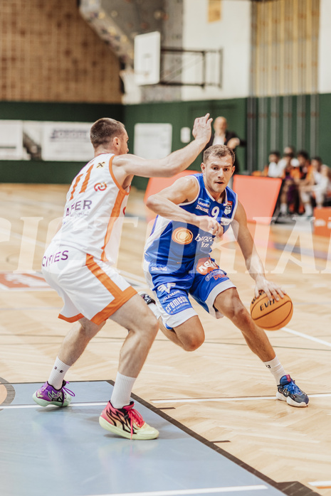 Basketball, Basketball Superliga 2023/24, Grundduchgang 2.Runde, Fürstenfeld Panthers, Oberwart Gunners, Nikica Nikolic (11), Edi Patekar (9)