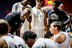 Basketball, Basketball Zweite Liga 2023/24, Grunddurchgang 1.Runde, Basket Flames, Mattersburg Rocks, Renaldo O'Neal (Coach)