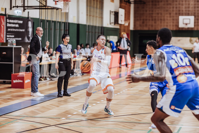 Basketball, Basketball Superliga 2023/24, Grundduchgang 2.Runde, Fürstenfeld Panthers, Oberwart Gunners, Mirza Manjgo (5)