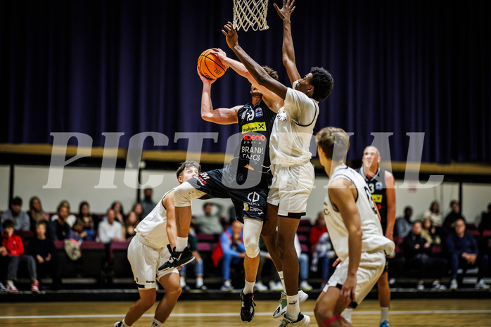 Basketball, Basketball Zweite Liga 2023/24, Grunddurchgang 1.Runde, Basket Flames, Mattersburg Rocks, Paul Schuecker (19), Kingsley Fobi (14)
