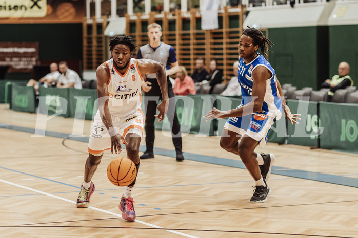 Basketball, Basketball Superliga 2023/24, Grundduchgang 2.Runde, Fürstenfeld Panthers, Oberwart Gunners, Dylan Causwell (8), James Graham (11)
