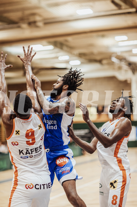 Basketball, Basketball Superliga 2023/24, Grundduchgang 2.Runde, Fürstenfeld Panthers, Oberwart Gunners, Alonzo Campbell (9), Kris Monroe 13), Dylan Causwell (8)