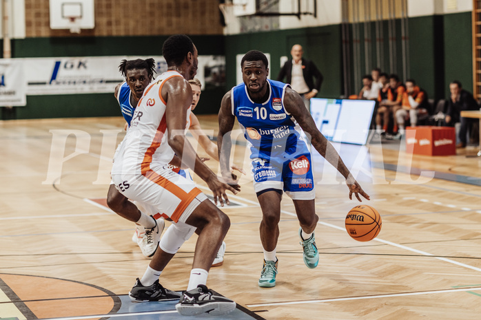 Basketball, Basketball Superliga 2023/24, Grundduchgang 2.Runde, Fürstenfeld Panthers, Oberwart Gunners, Alonzo Campbell (9), Trevion Lamar (10)