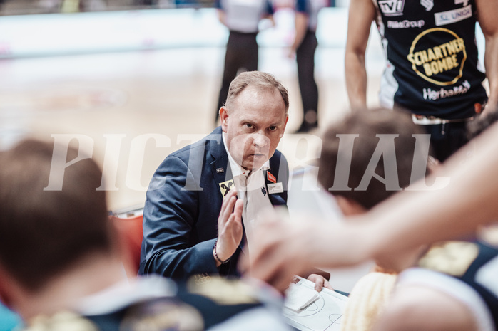 Basketball, Basketball Superliga 2023/24 , VF 4, Oberwart Gunners, Gmunden Swans, Anton Mirolybov (Head Coach)