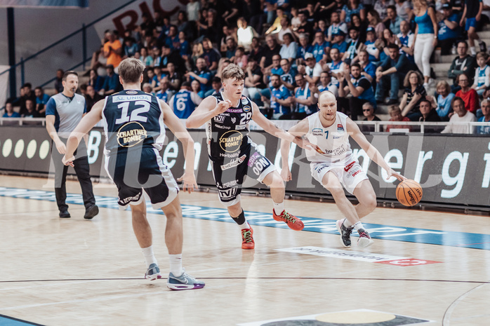 Basketball, Basketball Superliga 2023/24 , VF 4, Oberwart Gunners, Gmunden Swans, Jakob Lohr (12), Orri Gunnarsson (29), Sebastian Kaeferle (7)