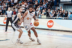Basketball, Basketball Superliga 2023/24 , VF 4, Oberwart Gunners, Gmunden Swans, Lukas Schartmueller (11), Kris Monroe (13)