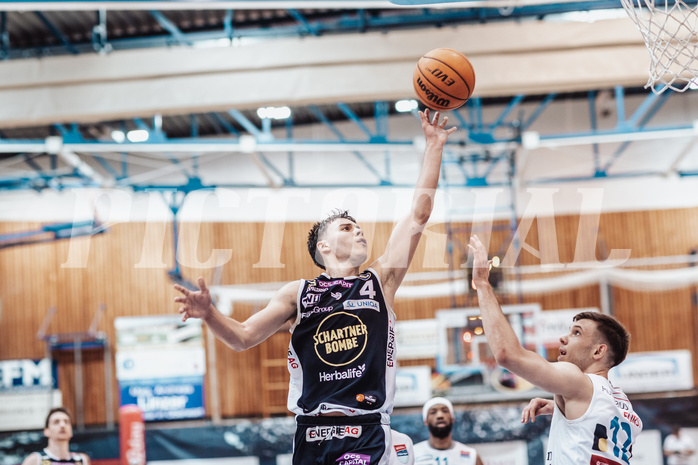 Basketball, Basketball Superliga 2023/24 , VF 4, Oberwart Gunners, Gmunden Swans, Vuk Zivanovic (4), Jonathan Knessl (12)