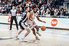 Basketball, Basketball Superliga 2023/24 , VF 4, Oberwart Gunners, Gmunden Swans, Lukas Schartmueller (11), Kris Monroe (13)