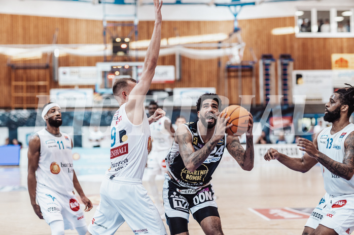 Basketball, Basketball Superliga 2023/24 , VF 4, Oberwart Gunners, Gmunden Swans, Derrek Brooks (11), Edi Patekar (9), Patrick Emilien (15), Kris Monroe (13)