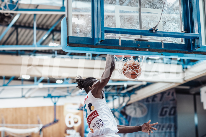 Basketball, Basketball Superliga 2023/24 , VF 4, Oberwart Gunners, Gmunden Swans, Shaquille Rombley (5)